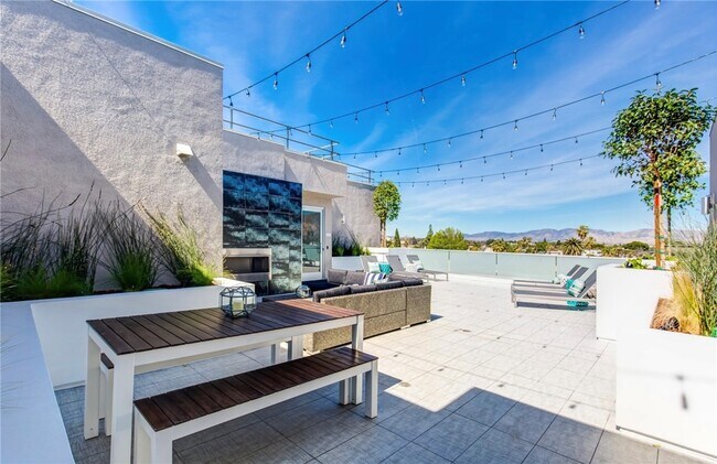 Building Photo - 5555 Bonner Ave