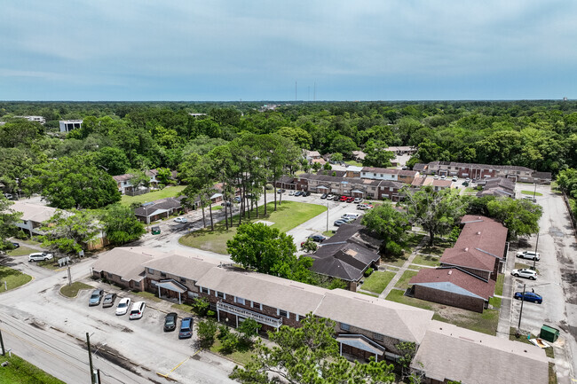 Building Photo - Clearview Townhouses