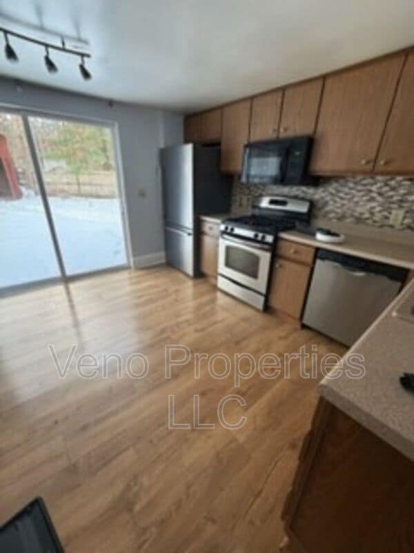 Building Photo - 183 Arrow Wood Pl