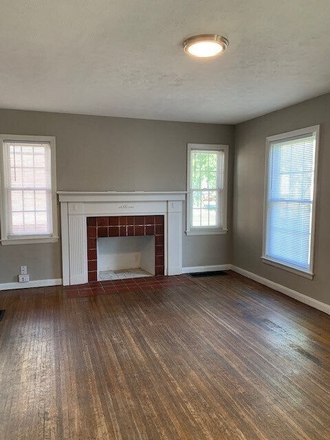 Foto del edificio - 827 W 44th St