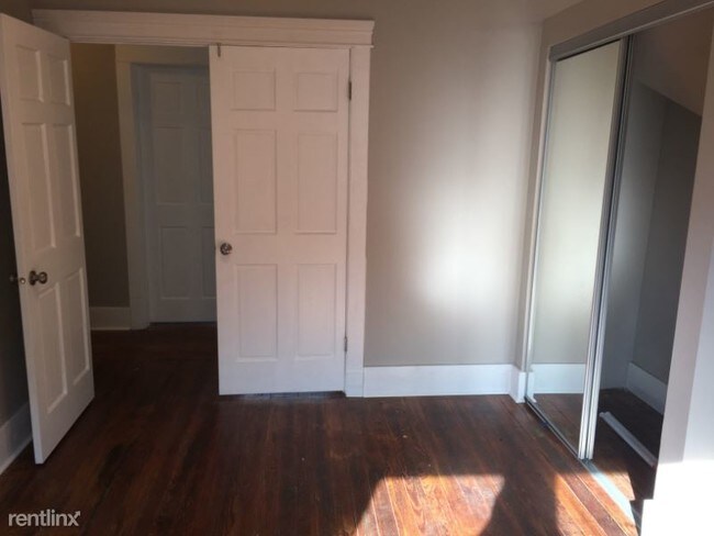 Foto del edificio - 5 br, 3 bath House - 319 E 11th St