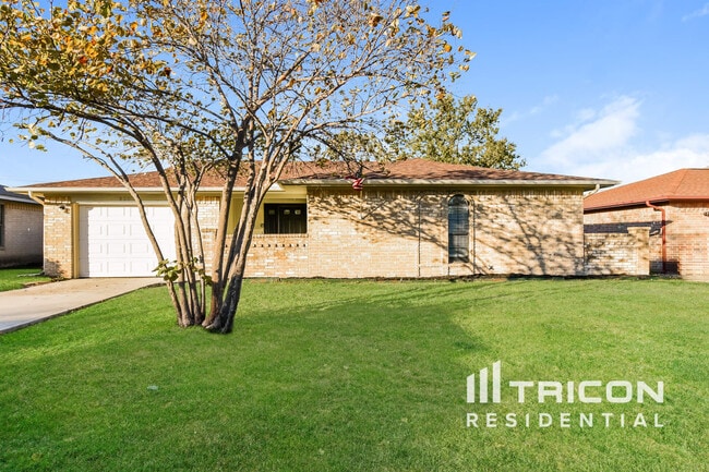 Building Photo - 820 Oak Grove Ln Building Photo - 820 Oak Grove Ln