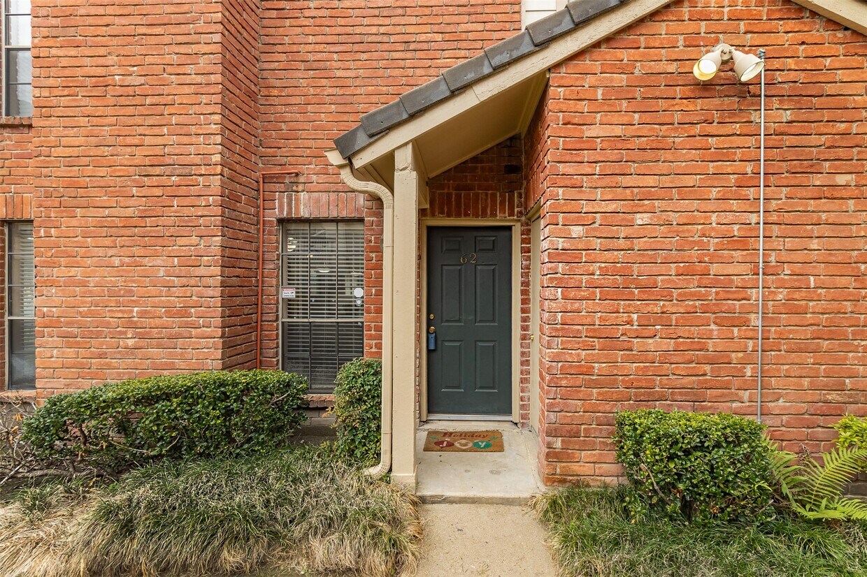 Foto principal - 2211 S Kirkwood Rd