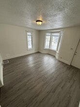 Building Photo - 74 Jessamine Ave W