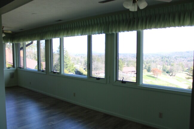 Foto del edificio - 140 Bent Tree Dr