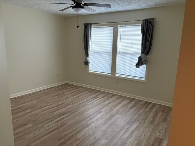 Foto del edificio - 6804 Willowbrook Dr