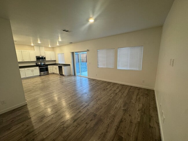 Building Photo - 432 Summer Triangle