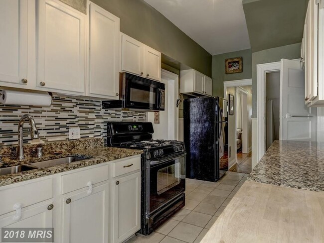 Kitchen with granite countertops (fridge recently replaced) - 616 Lamont St NW