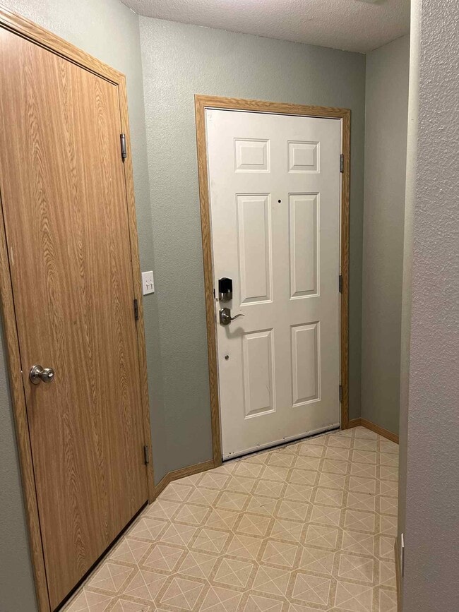 Interior entryway - 6512 Newaukum Pl NE