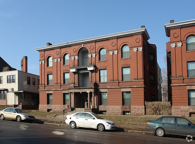 Building Photo - 1904 Park Ave