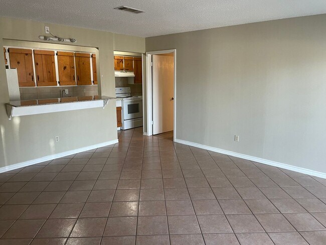 Building Photo - JULY 2025 PRE-LEASE!!  Spacious 2 Bedroom ...