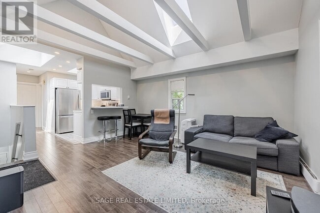 Photo du bâtiment - 213 Langley Ave