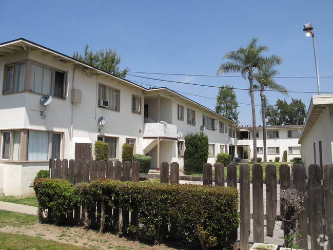 Building Photo - Lakewood Garden Apartments