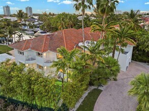 Building Photo - 3401 NE 165th St