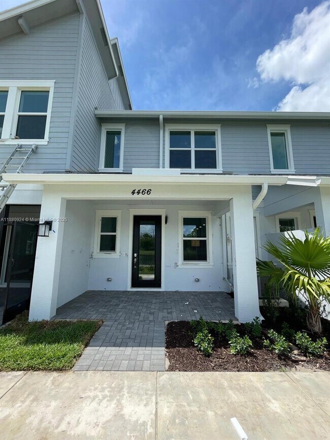 Foto del edificio - 4466 Longwood Lake Sq