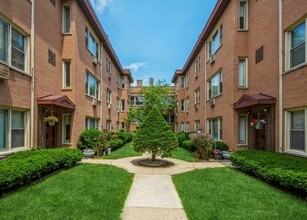 Building Photo - 1322 W Lunt Ave