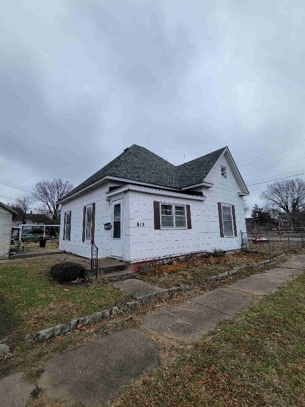 Primary Photo - 815 W 5th St