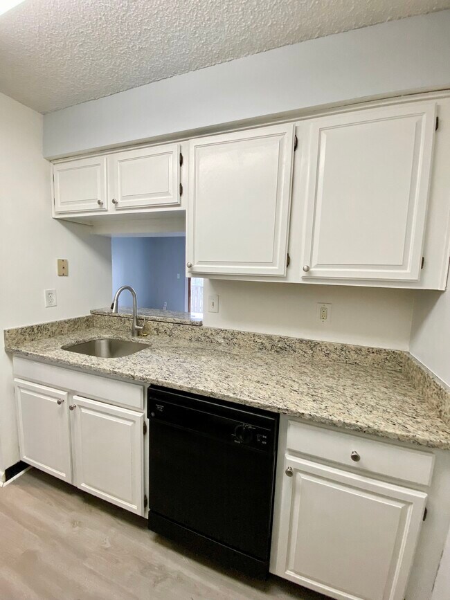 Building Photo - 1208 Ravens Crest Dr