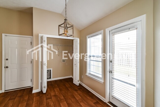 Foto del edificio - 3925 Claiborne Cir