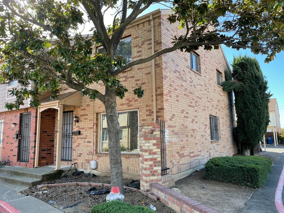 Primary Photo - 4206 Savannah Ln
