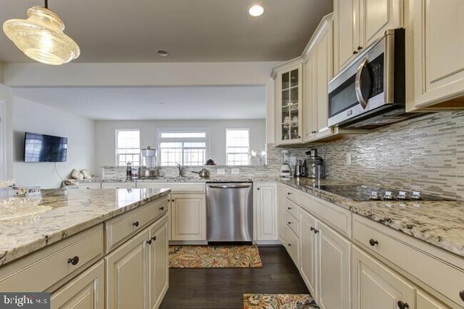 Building Photo - 8540 Fortrose Dr