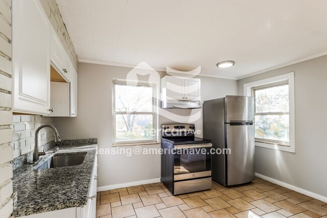 Building Photo - 8250 Royal Heights Dr