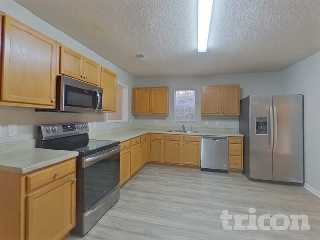 Building Photo - 2048 Lake Carolina Dr