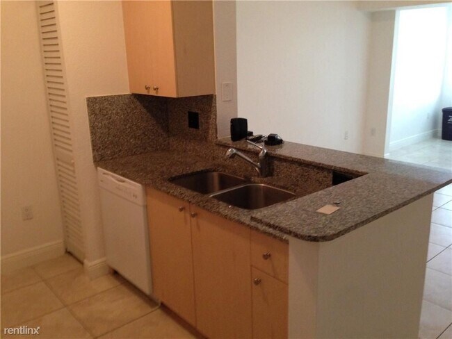 Foto del edificio - 1 br, 1 bath Condo - 2564 Centergate Dr