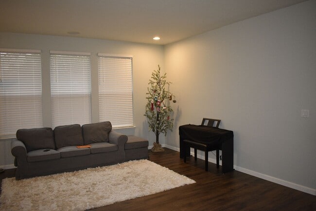 Building Photo - 960 Glennfinnan Way