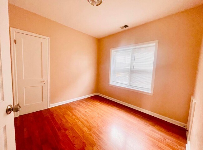 Building Photo - 3949 Garvin Street, Unit 1F