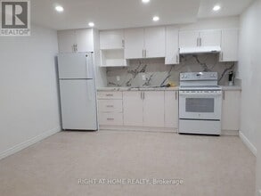 Building Photo - 401 Mississauga Vly Blvd