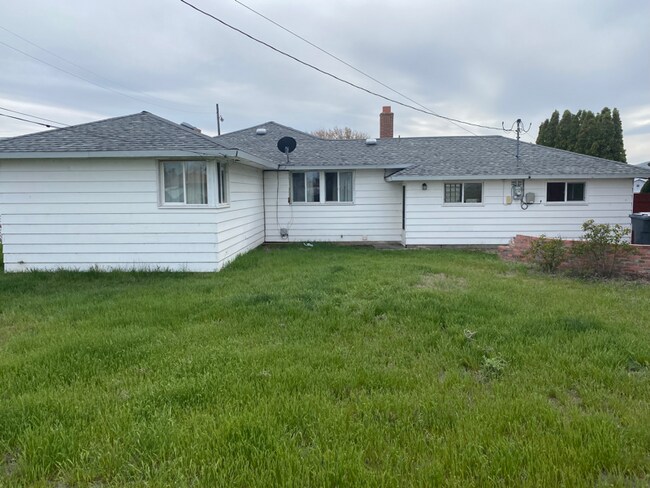 Building Photo - 150 Crest Dr