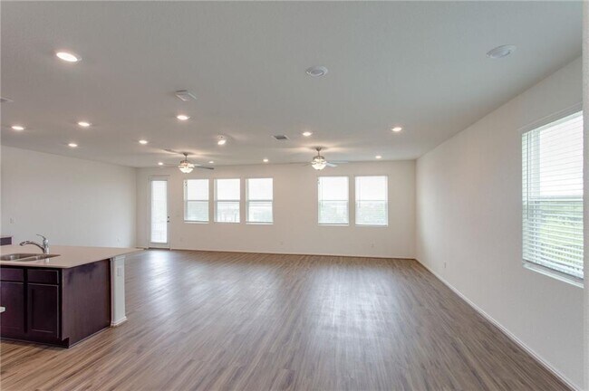 Foto del edificio - 224 Montauk Loop