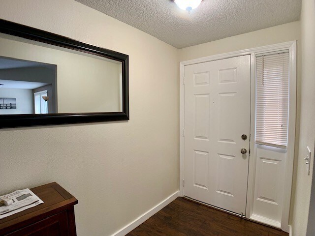 Building Photo - 3 Bedroom/2 Bath Ranch Style Home In Desir...