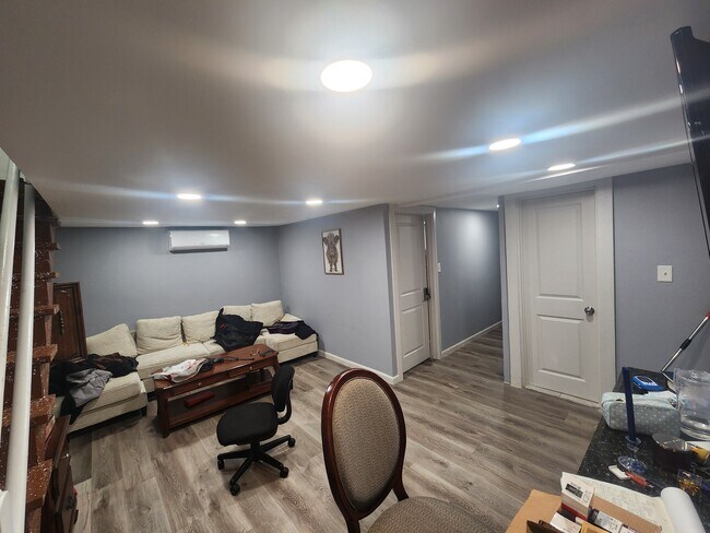 Foto del edificio - 111 Dubois Ave