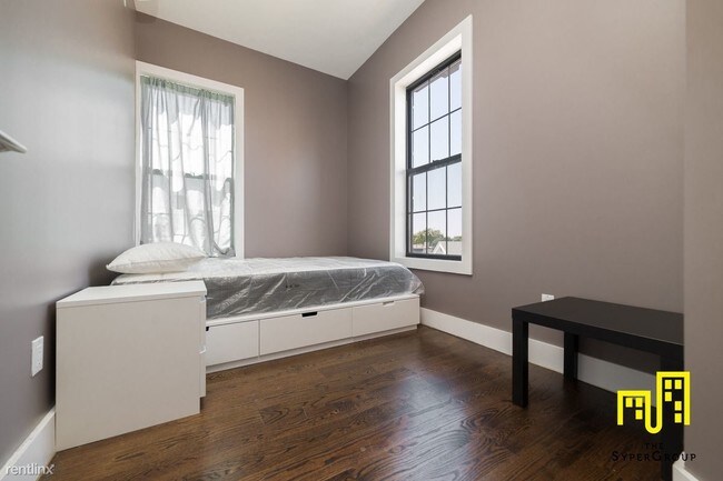 Building Photo - 2 br, 1 bath Apartment - 2918 Farragut Rd