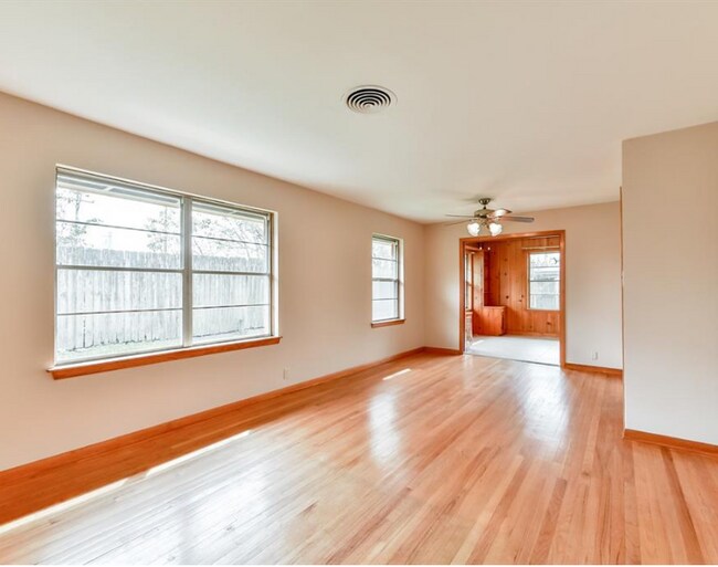 Building Photo - 1803 Sea Queen Ct