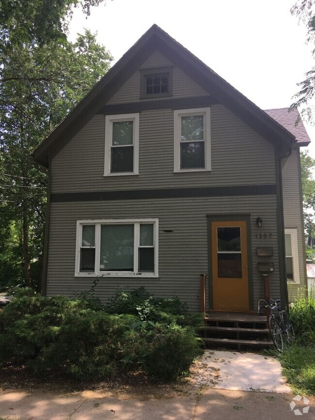 Building Photo - 1307 E Mifflin St