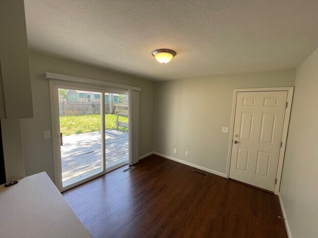 Building Photo - Remodeled Three Bedroom