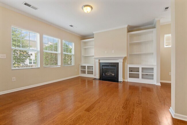 Foto del edificio - Charming 3BR Home with Loft, Fenced Yard & Community Pool