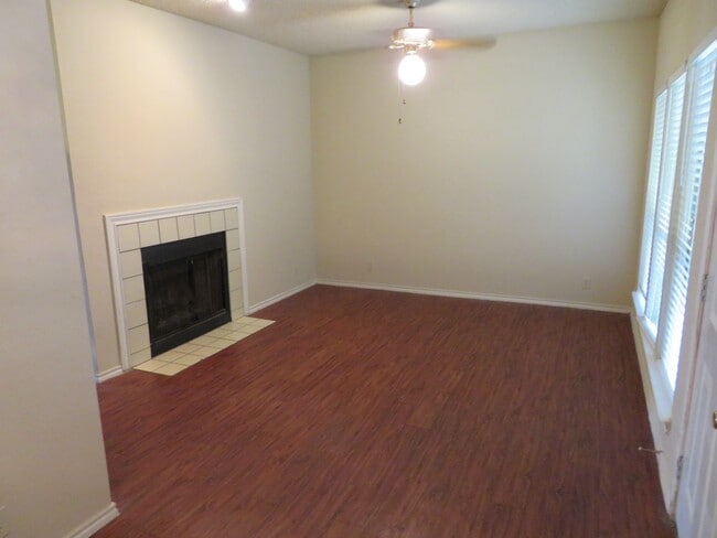 Foto del edificio - IMMEDIATE MOVE IN - 2 bed 2 bath