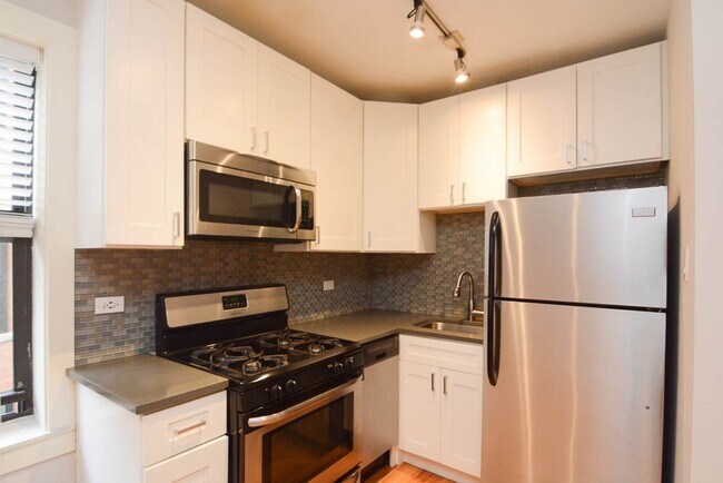 Foto del edificio - 2425 N Kedzie Blvd