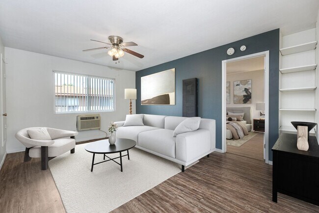 Foto del edificio - Lakeside Upstairs First Month FREE 1 Bd / 1 ba w/ In Unit  Laundry, Parking, + Water/Trash Included