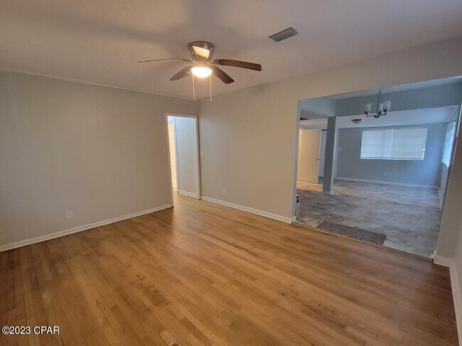 Building Photo - 617 Williams Ave