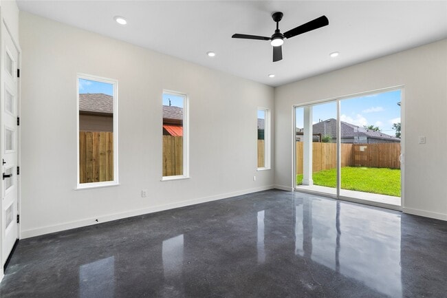 Foto del edificio - 8022 Colonial Ln