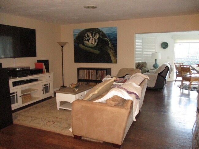 Building Photo - 3928 E Eden Roc Cir