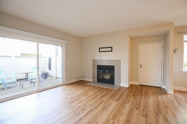 Foto del edificio - Modern and Clean 2 Bed 2 Bath Condo in Ric...