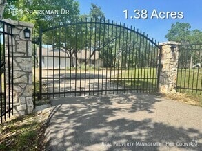Building Photo - 1665 Sparkman Dr