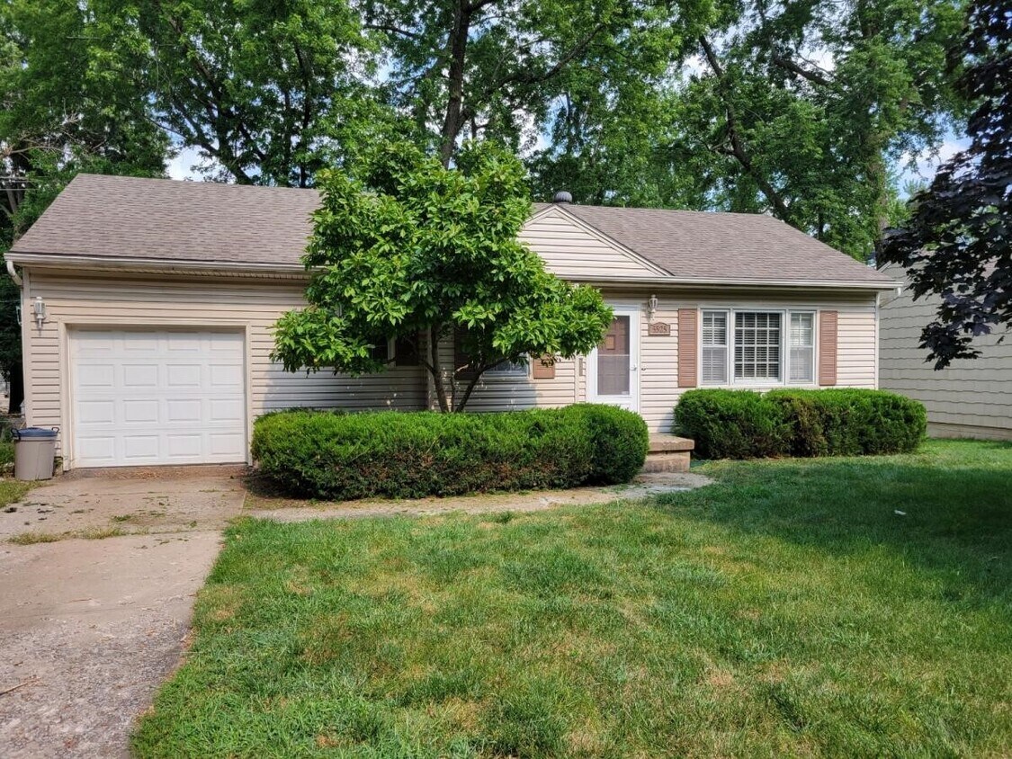 5525 Lamar Ave, Mission, KS 66202 House Rental in Mission, KS