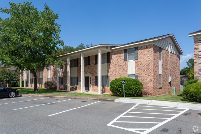 Building Photo - COLONIAL PLAZA APARTMENTS